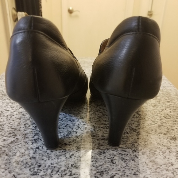 Olympia Leather Pump - Picture 5 of 7